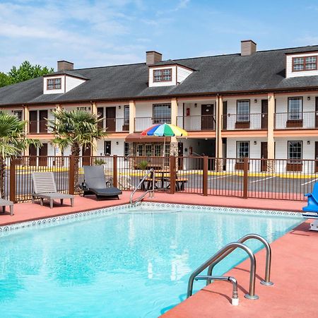 Baymont By Wyndham Commerce Ga Near Tanger Outlets Mall Extérieur photo