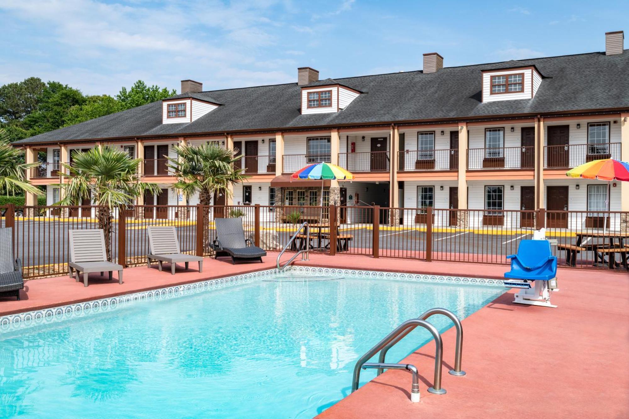 Baymont By Wyndham Commerce Ga Near Tanger Outlets Mall Extérieur photo