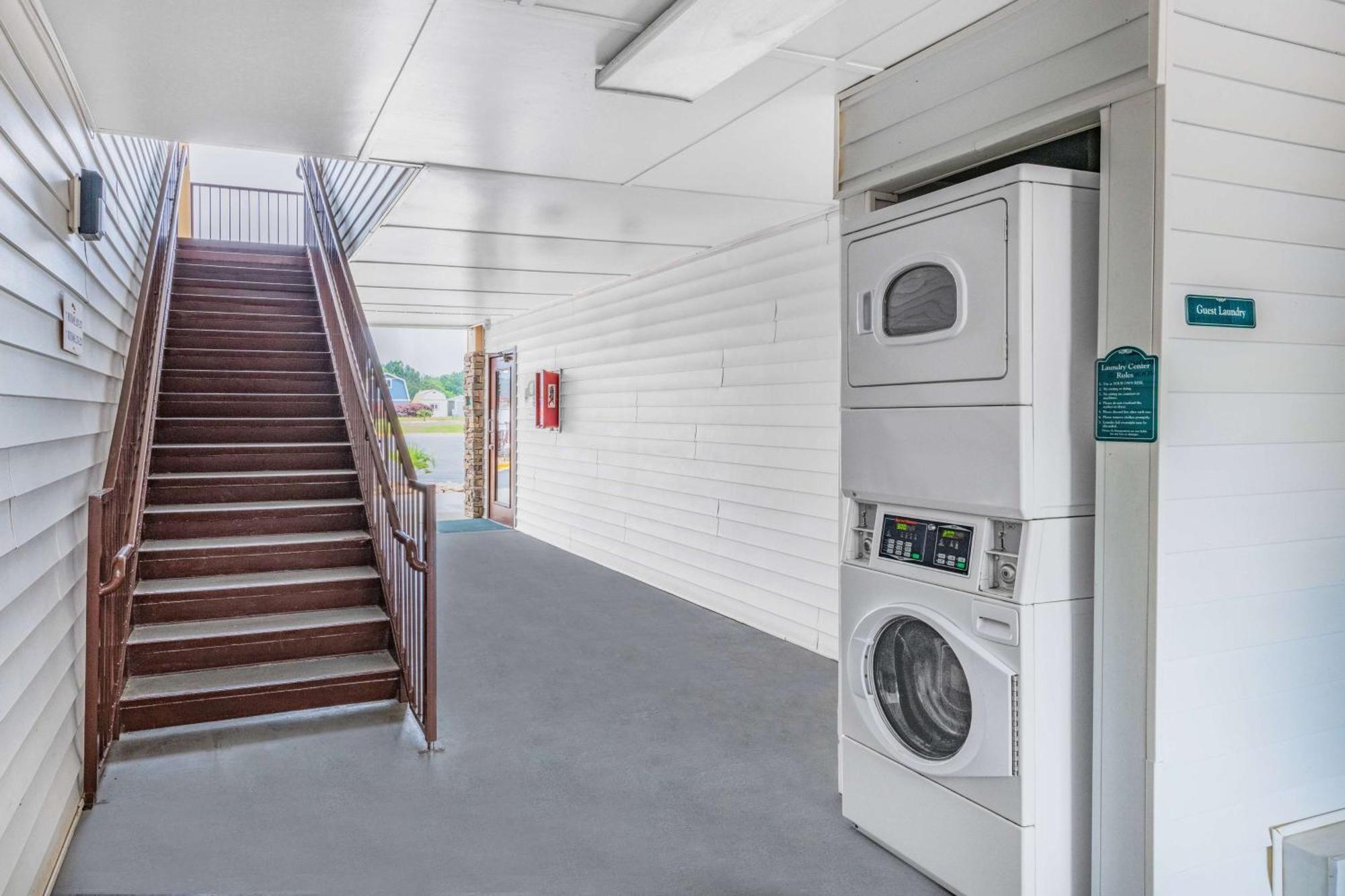 Baymont By Wyndham Commerce Ga Near Tanger Outlets Mall Extérieur photo