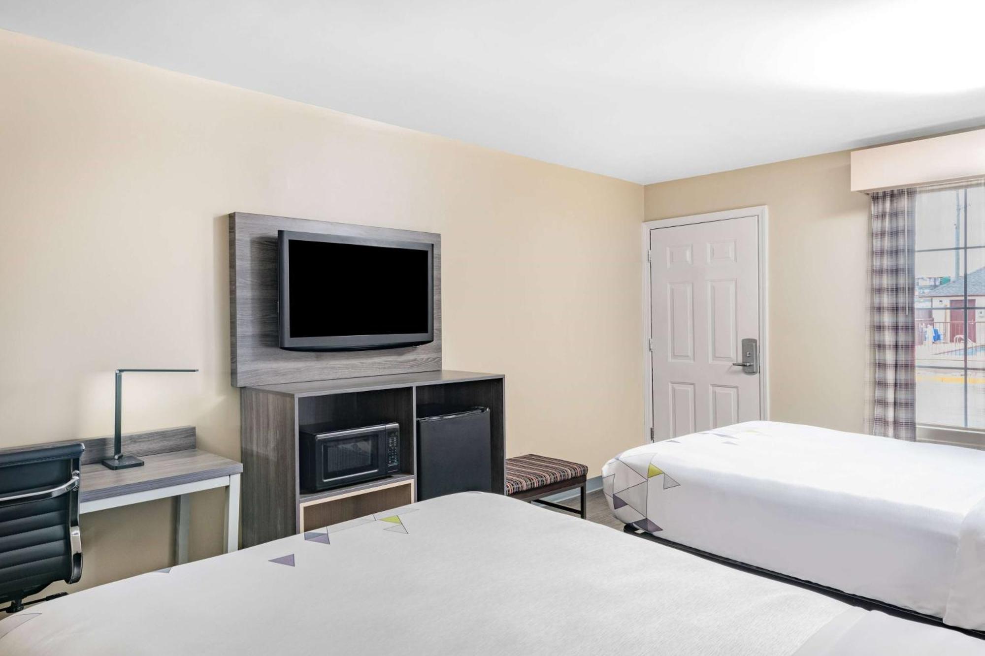 Baymont By Wyndham Commerce Ga Near Tanger Outlets Mall Extérieur photo