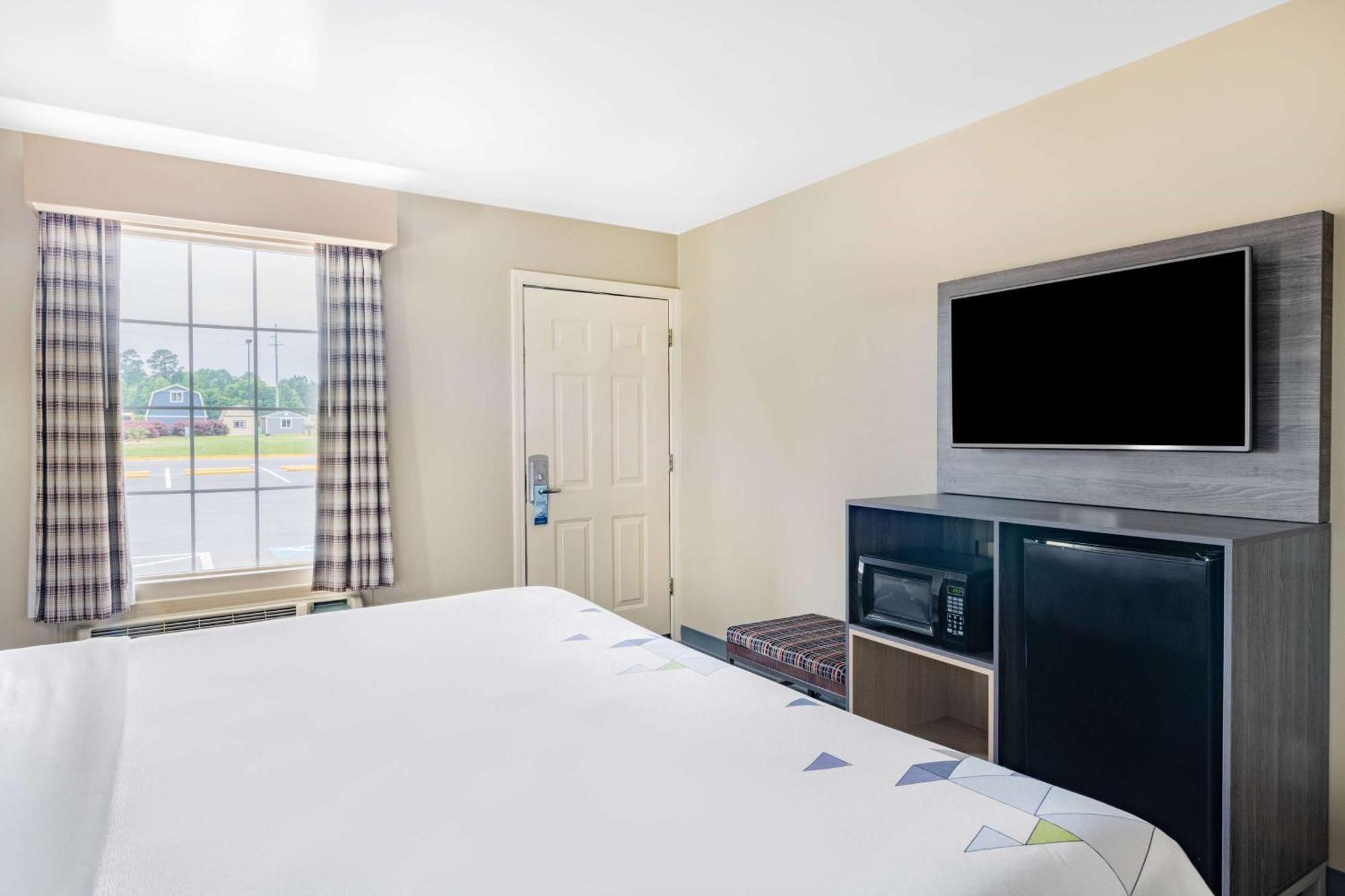 Baymont By Wyndham Commerce Ga Near Tanger Outlets Mall Extérieur photo