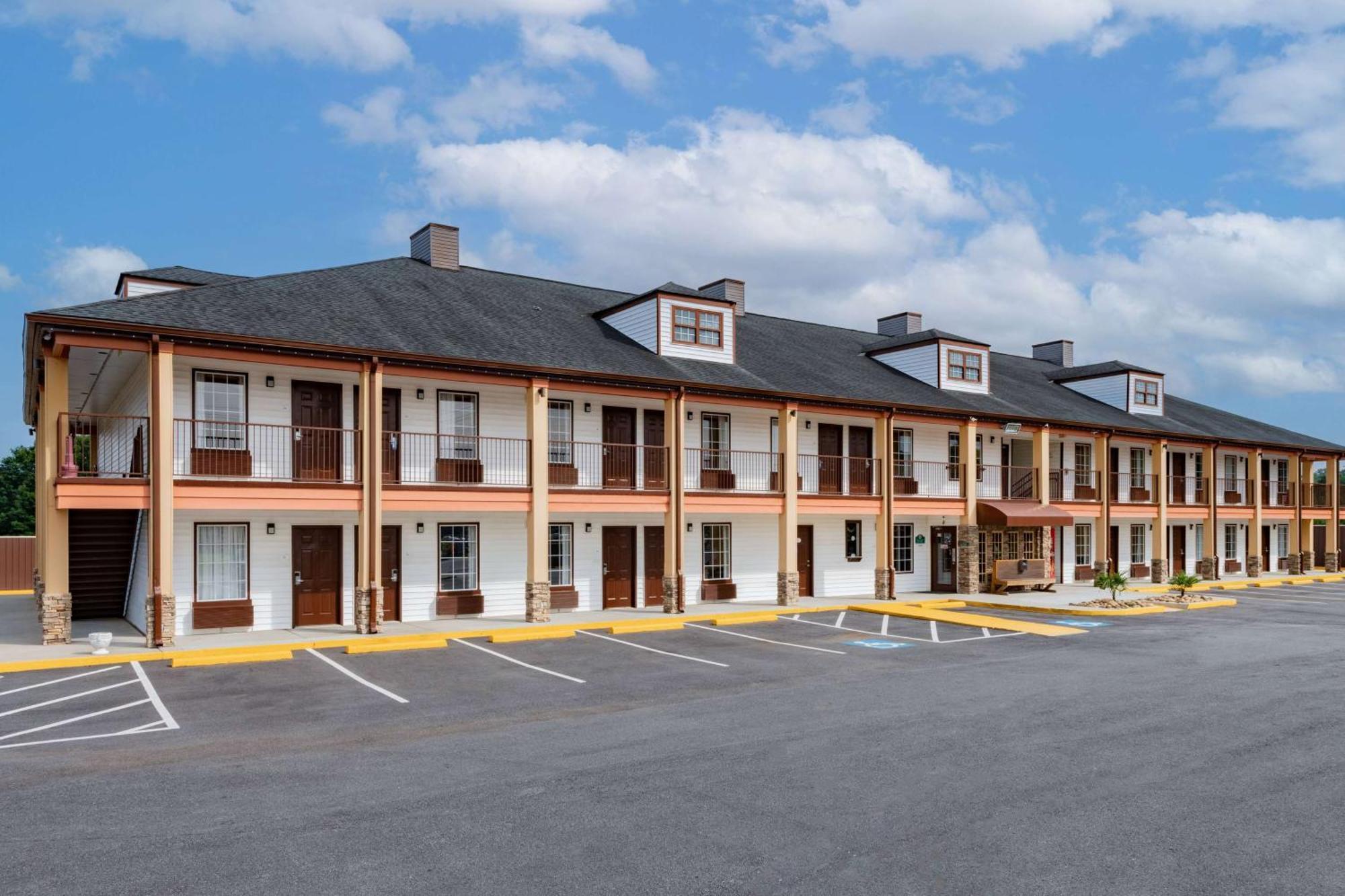 Baymont By Wyndham Commerce Ga Near Tanger Outlets Mall Extérieur photo