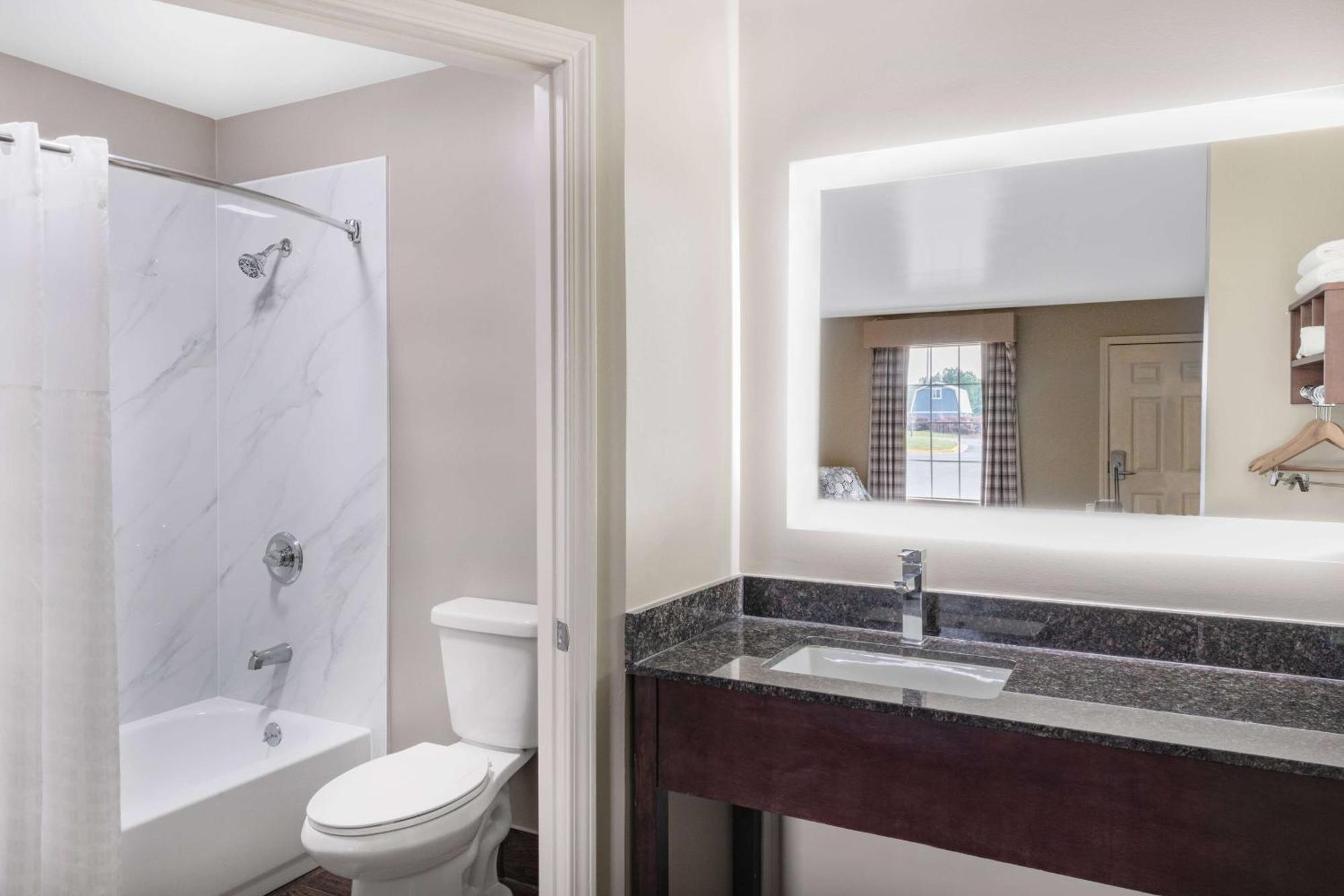 Baymont By Wyndham Commerce Ga Near Tanger Outlets Mall Extérieur photo