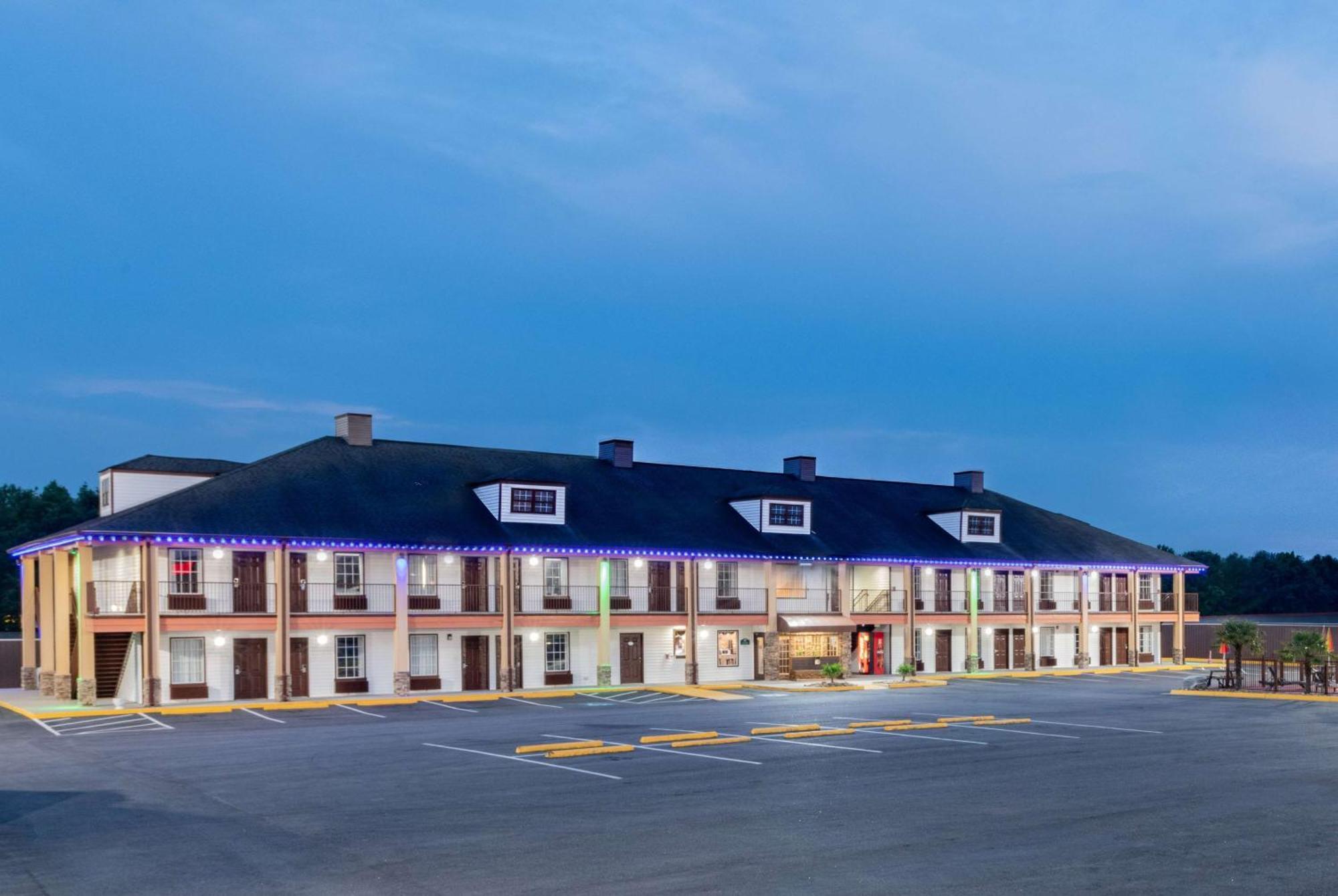 Baymont By Wyndham Commerce Ga Near Tanger Outlets Mall Extérieur photo