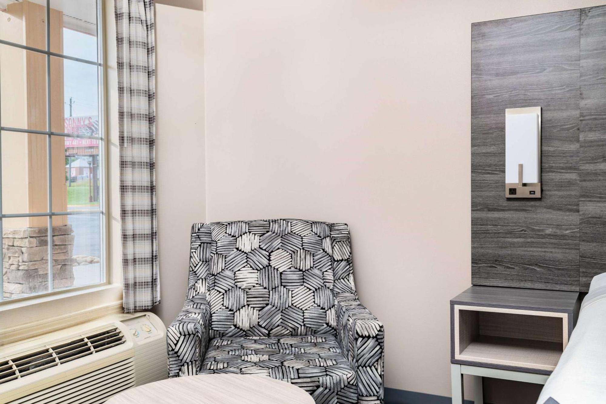 Baymont By Wyndham Commerce Ga Near Tanger Outlets Mall Extérieur photo