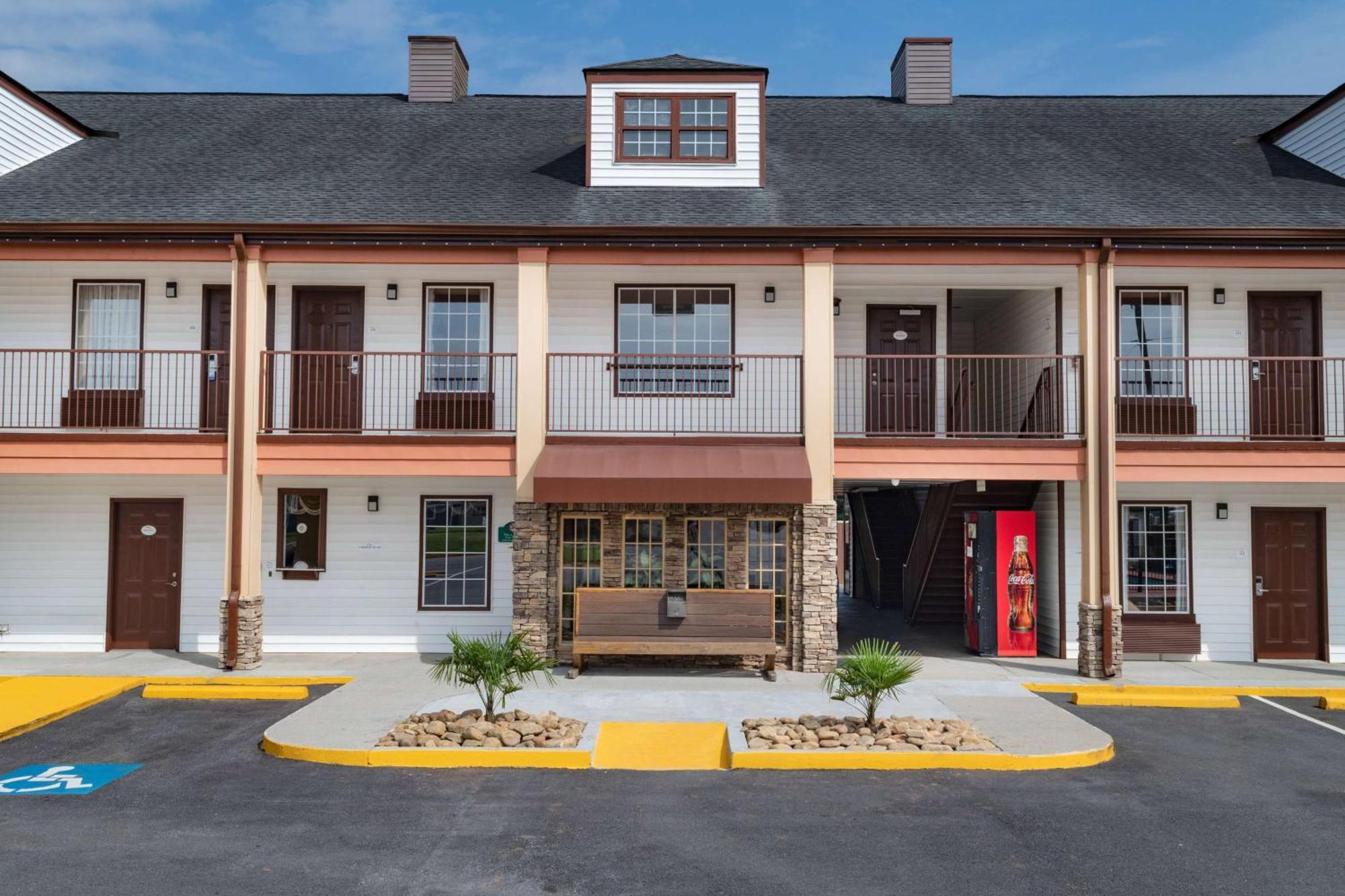 Baymont By Wyndham Commerce Ga Near Tanger Outlets Mall Extérieur photo
