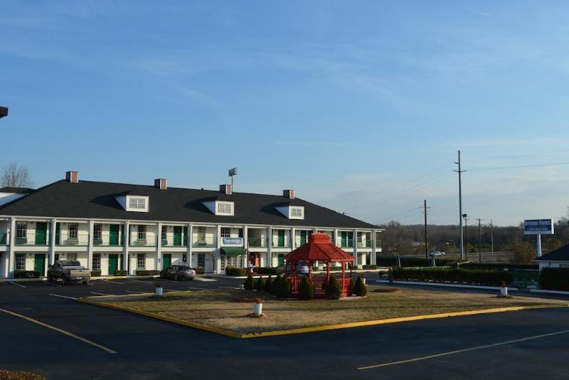 Baymont By Wyndham Commerce Ga Near Tanger Outlets Mall Extérieur photo