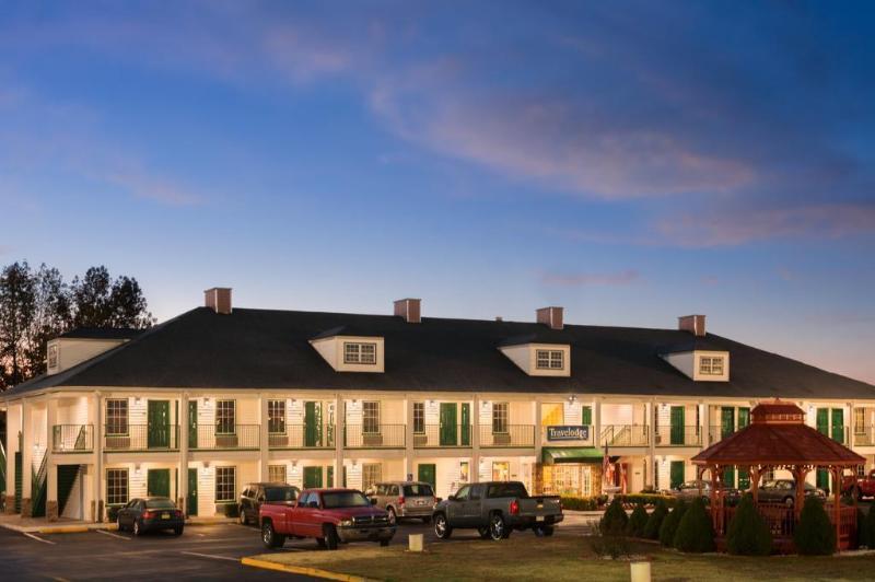 Baymont By Wyndham Commerce Ga Near Tanger Outlets Mall Extérieur photo