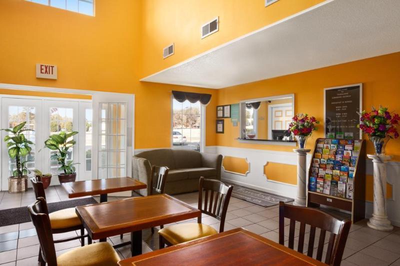 Baymont By Wyndham Commerce Ga Near Tanger Outlets Mall Extérieur photo