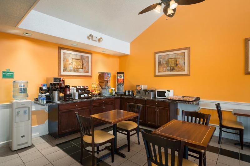 Baymont By Wyndham Commerce Ga Near Tanger Outlets Mall Extérieur photo